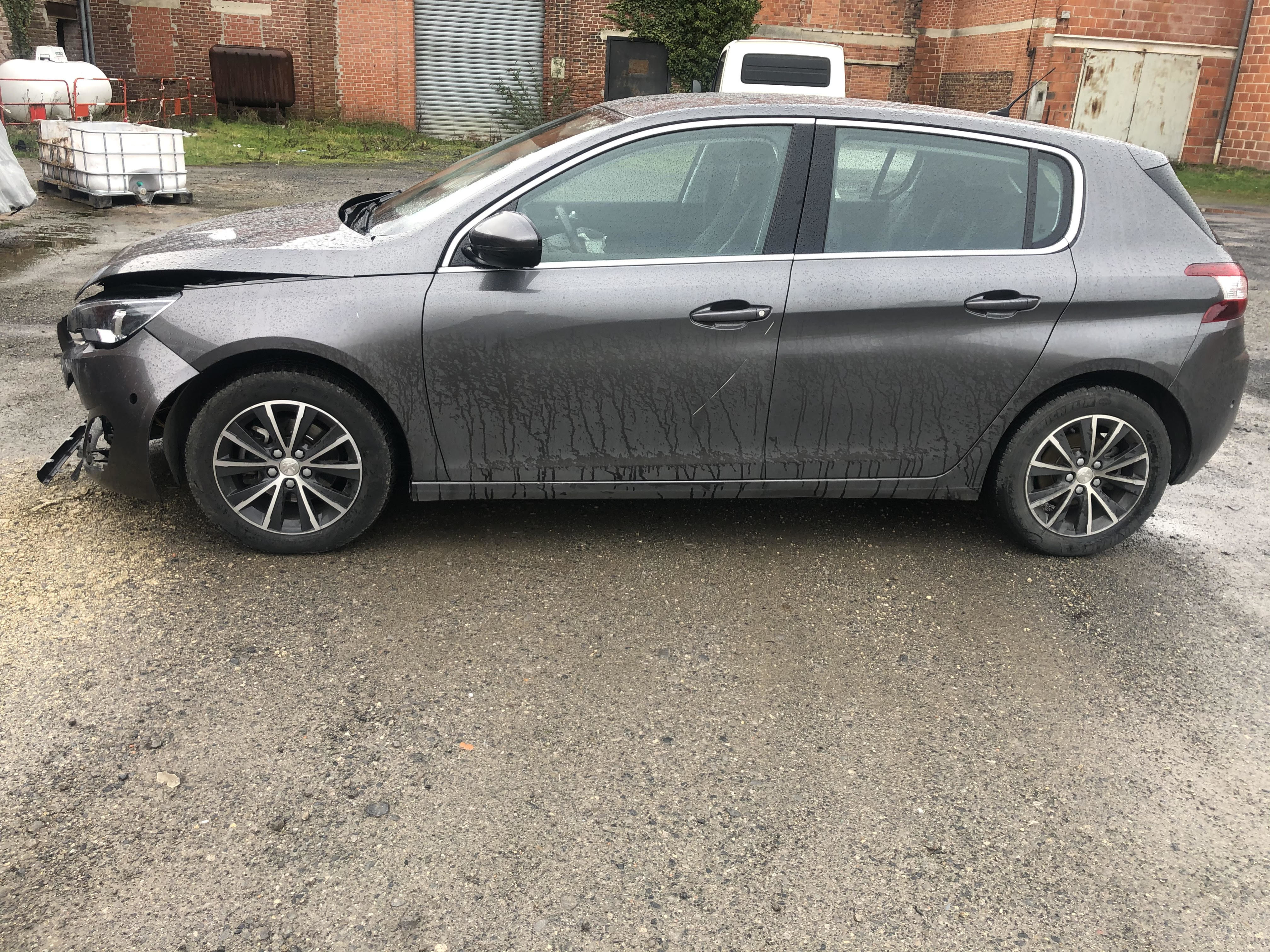 Peugeot 308 1.6 BlueHDI 120 FELINE FULL TOIT/FULL LED/CUIR/GPS